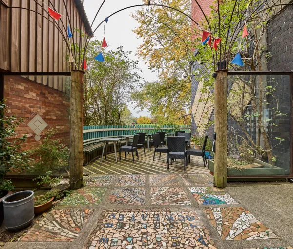 centre centre garden arch