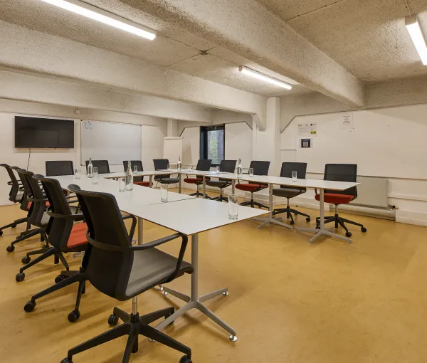 create centre u shaped table